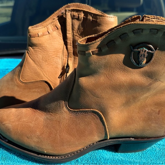 Booties. Great shape - Picture 1 of 4